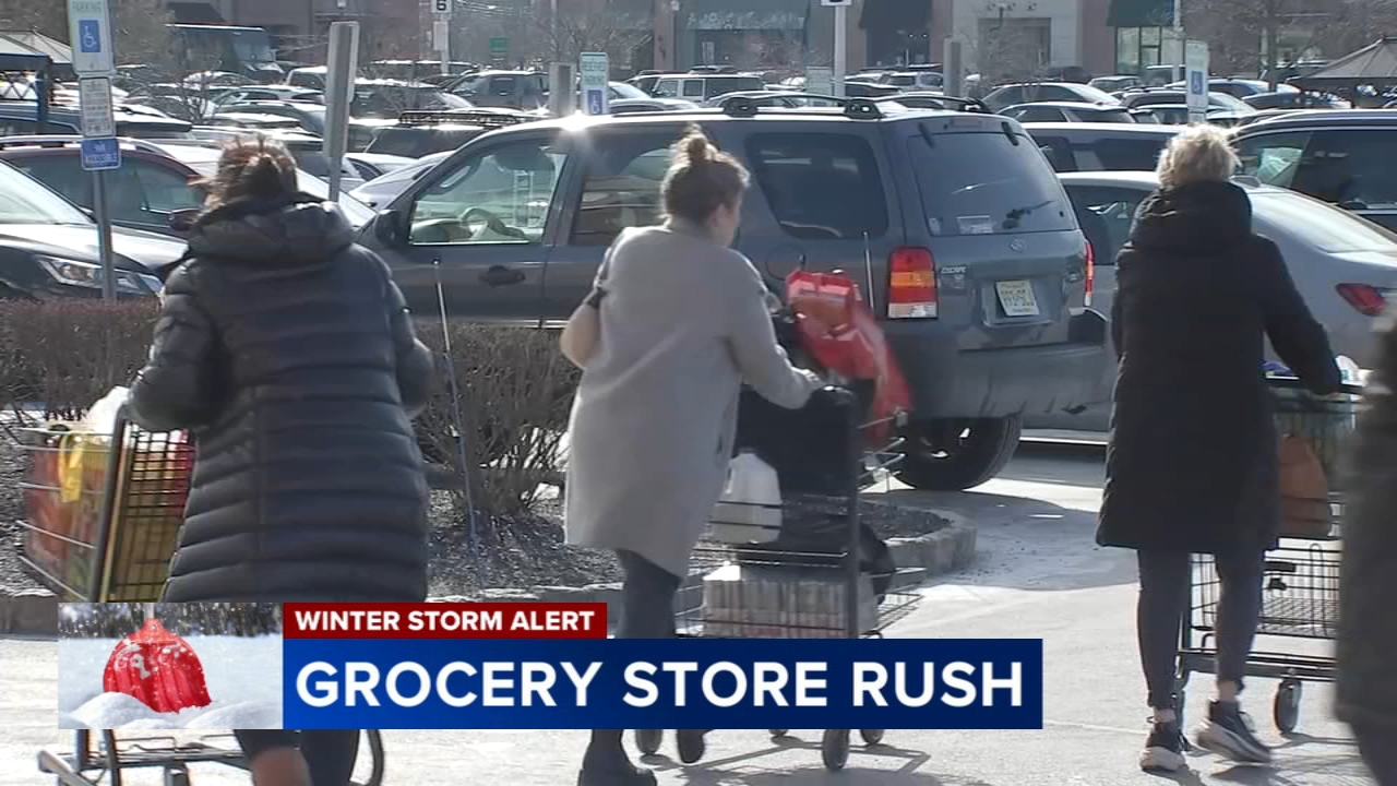 Shoppers pack grocery stores in the Philadelphia region ahead of impending winter storm
