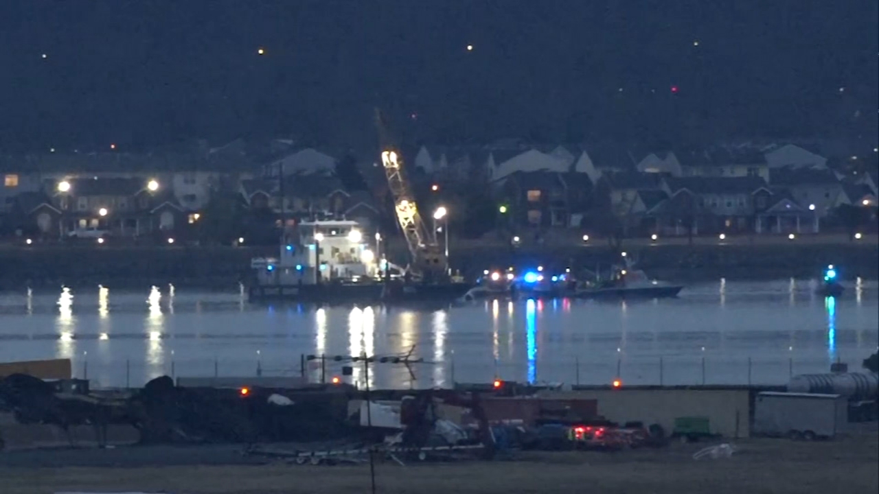 Intense air traffic at time of deadly midair plane, helicopter collision near DC: investigator