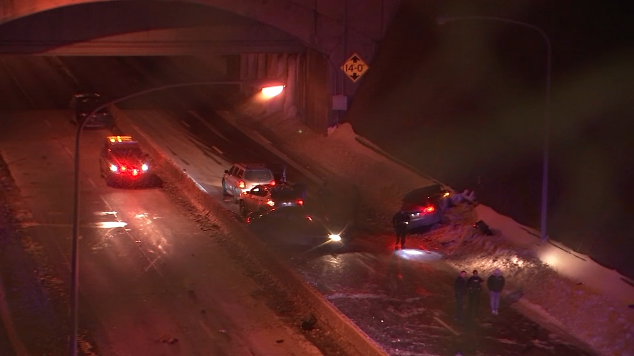 Deadly multi-vehicle crash closes Roosevelt Boulevard in Hunting Park