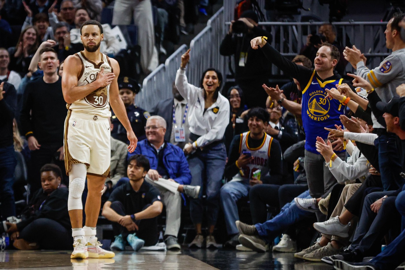 Steph Curry injury update: Warriors provide new info on sore knee
