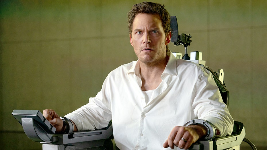 ‘Mercy’ Review: Chris Pratt must prove his innocence to AI judge in forgettable cyber thriller