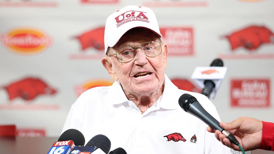 Lou Holtz’s son shares health update after college football coaching legend enters hospice care