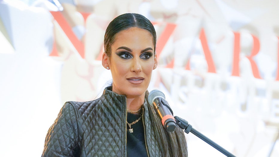 Plastic surgeon cites ’emotional blackmail,’ poor evidence in warning against youth gender surgeries