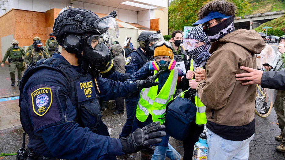 Federal judge rules against DHS on warrantless immigration arrests in Oregon