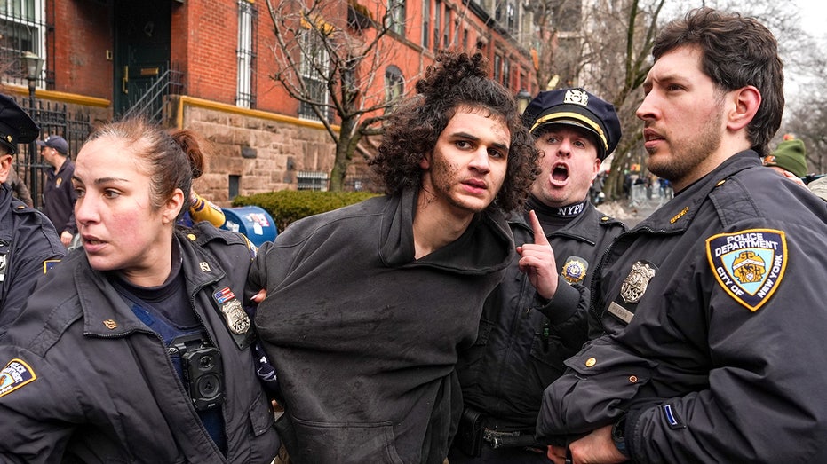 Ex-jihadist warns of predatory recruitment after ISIS-inspired bomb plot in New York City